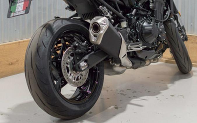 2025 Kawasaki Z900 ABS Metallic Spark Black/Metallic Carbon Gray