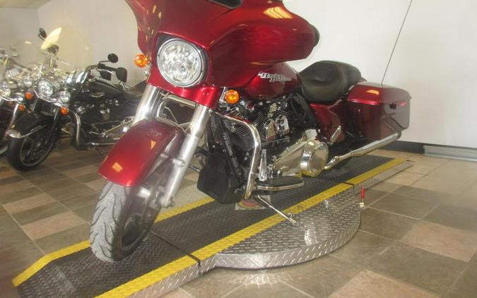 2017 Harley-Davidson® FLHXS - Street Glide® Special