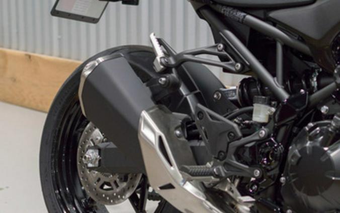 2025 Kawasaki Z900 ABS Metallic Spark Black/Metallic Carbon Gray