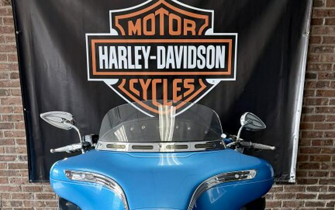 2011 Harley-Davidson Tri Glide Ultra Classic FLHTCUTG Cool Blue Pearl