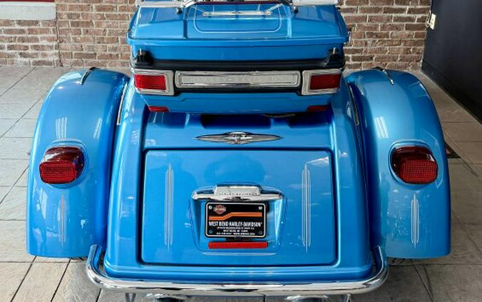 2011 Harley-Davidson Tri Glide Ultra Classic FLHTCUTG Cool Blue Pearl