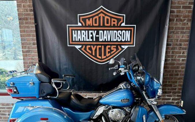 2011 Harley-Davidson Tri Glide Ultra Classic FLHTCUTG Cool Blue Pearl
