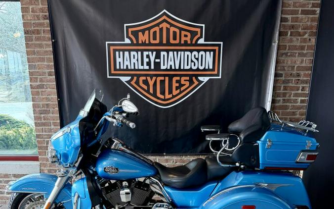 2011 Harley-Davidson Tri Glide Ultra Classic FLHTCUTG Cool Blue Pearl