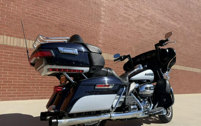 2019 Harley-Davidson® Electra Glide® Ultra Classic® Midnight Blue/Barracuda Silver