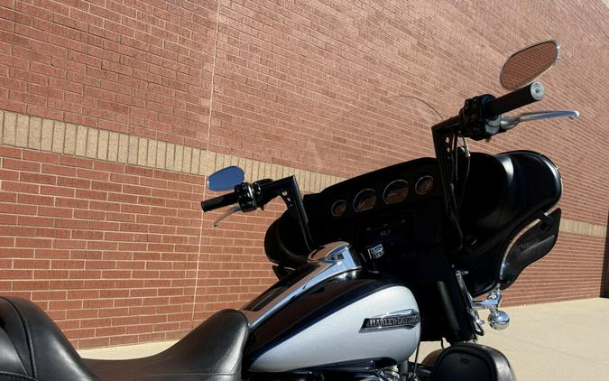 2019 Harley-Davidson® Electra Glide® Ultra Classic® Midnight Blue/Barracuda Silver