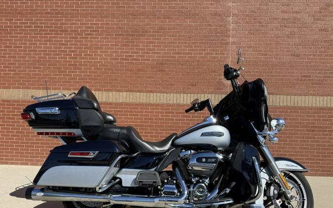 2019 Harley-Davidson® Electra Glide® Ultra Classic® Midnight Blue/Barracuda Silver