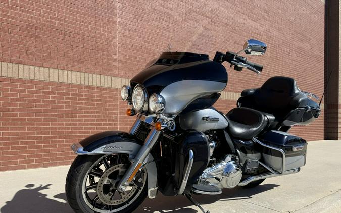 2019 Harley-Davidson® Electra Glide® Ultra Classic® Midnight Blue/Barracuda Silver