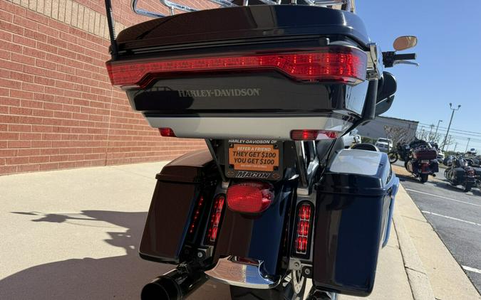 2019 Harley-Davidson® Electra Glide® Ultra Classic® Midnight Blue/Barracuda Silver