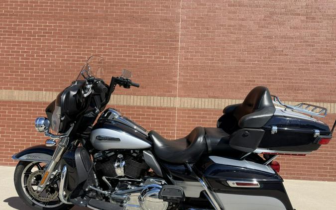 2019 Harley-Davidson® Electra Glide® Ultra Classic® Midnight Blue/Barracuda Silver