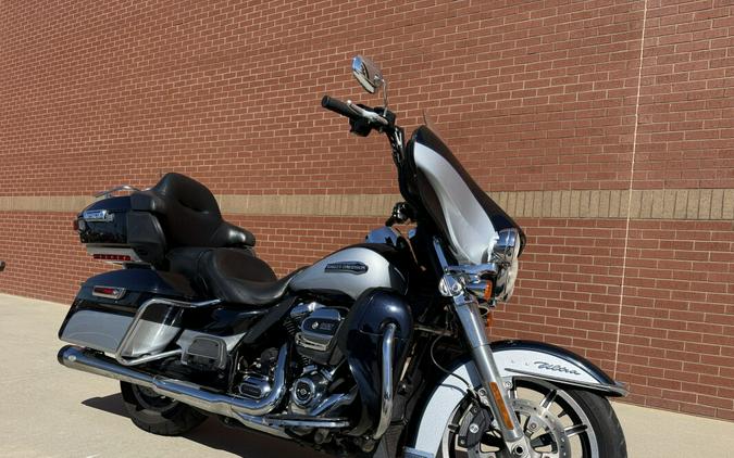 2019 Harley-Davidson® Electra Glide® Ultra Classic® Midnight Blue/Barracuda Silver