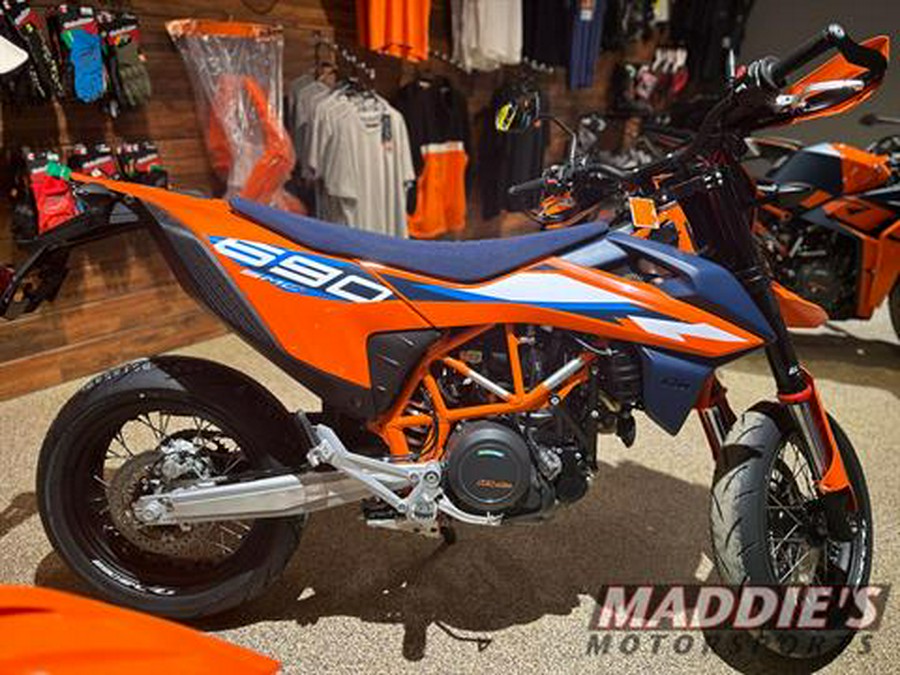 2024 KTM 690 SMC R