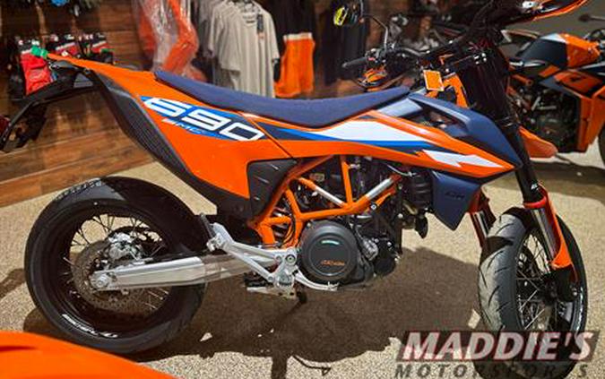 2024 KTM 690 SMC R