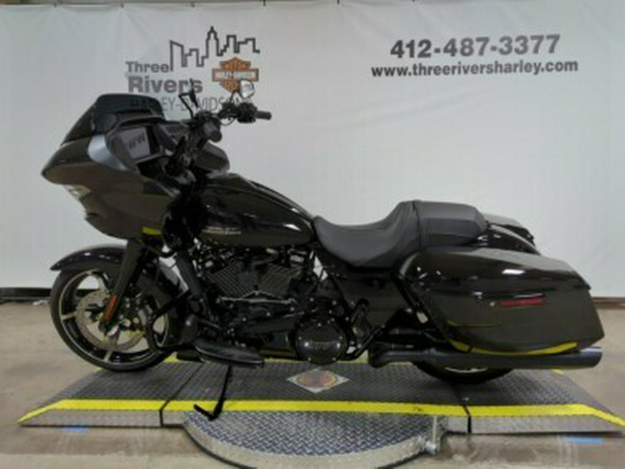 2024 Harley-Davidson Road Glide® Vivid Black (Black Finish w/Cast Wheels)