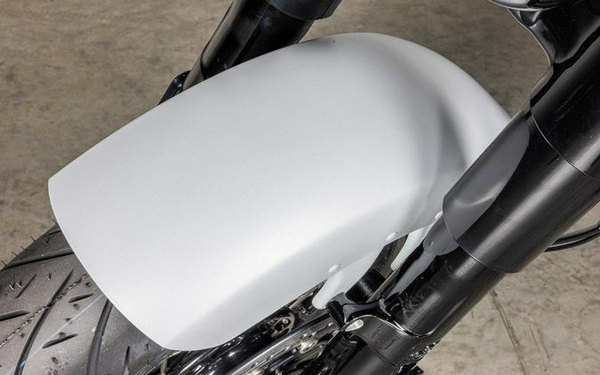 2026 Indian Motorcycle Indian Chief Bobber Dark Horse Ghost White Metallic Smoke - T3033398