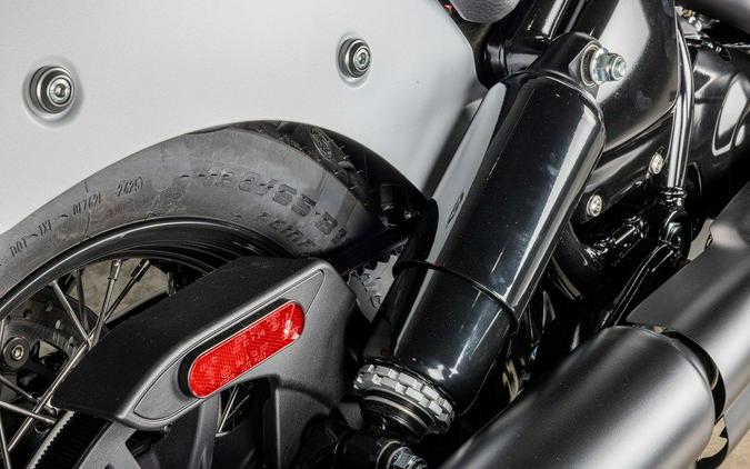 2026 Indian Motorcycle Indian Chief Bobber Dark Horse Ghost White Metallic Smoke - T3033398