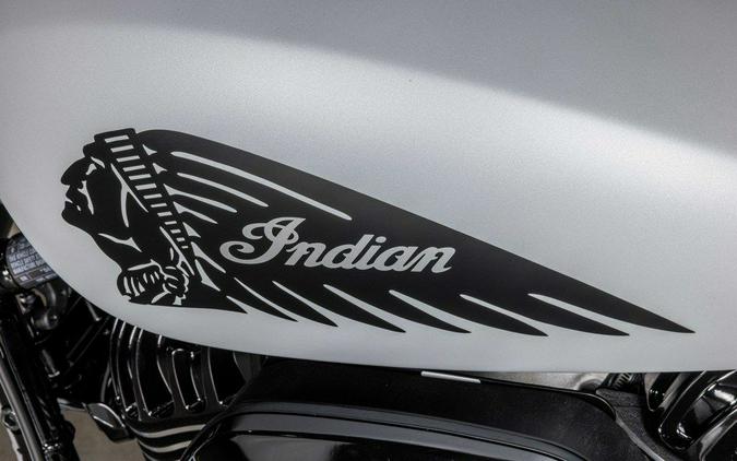 2026 Indian Motorcycle Indian Chief Bobber Dark Horse Ghost White Metallic Smoke - T3033398