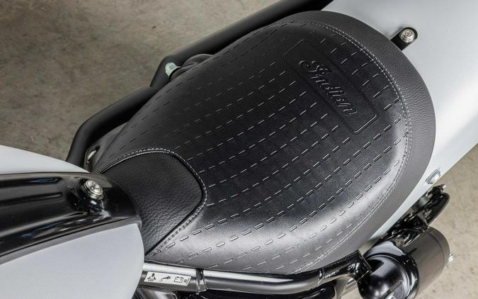 2026 Indian Motorcycle Indian Chief Bobber Dark Horse Ghost White Metallic Smoke - T3033398
