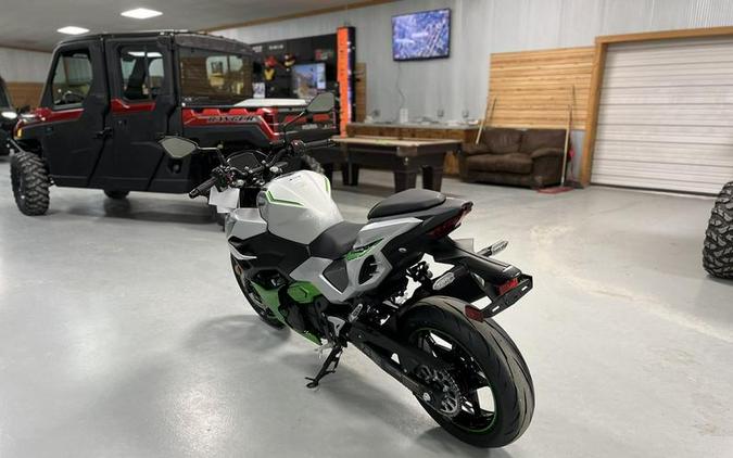 2024 Kawasaki Z7 Hybrid ABS