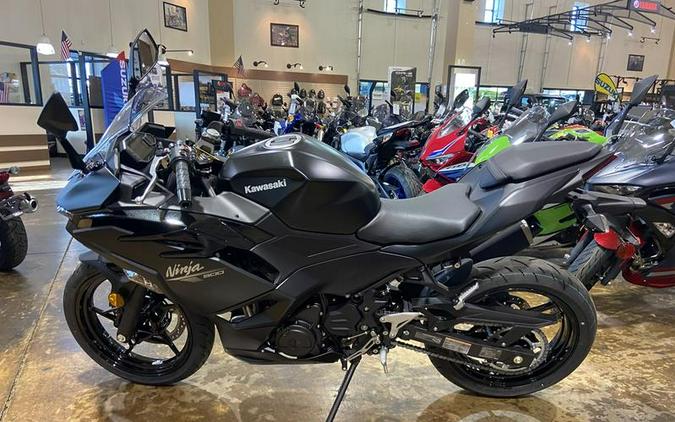 2026 Kawasaki Ninja® 500 Metallic Flat Spark Black