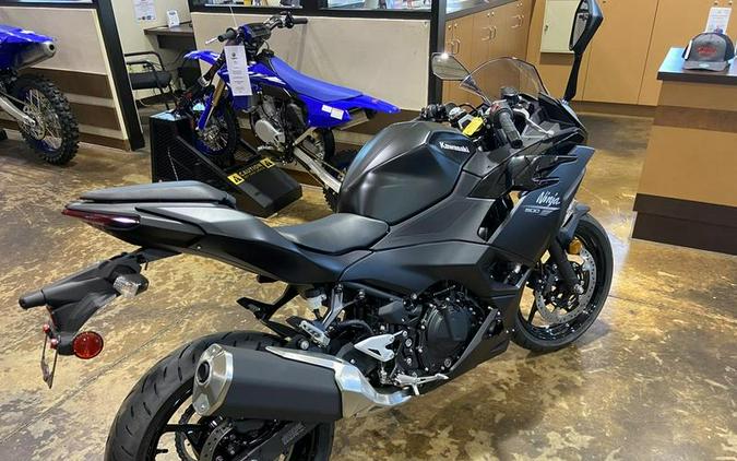 2026 Kawasaki Ninja® 500 Metallic Flat Spark Black
