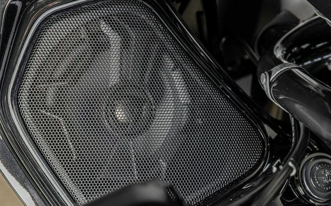 2026 Indian Pursuit Dark Horse 112 w/ PowerBand Audio Black
