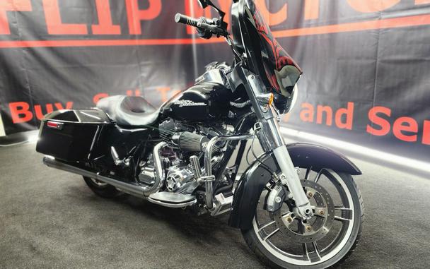 2014 Harley-Davidson® FLHXI