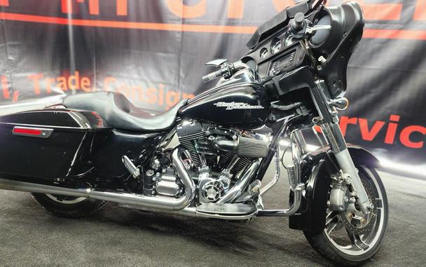 2014 Harley-Davidson® FLHXI