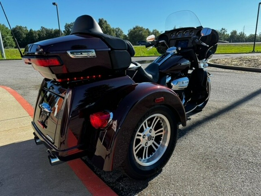 2019 Harley-Davidson Tri Glide Ultra Twisted Cherry