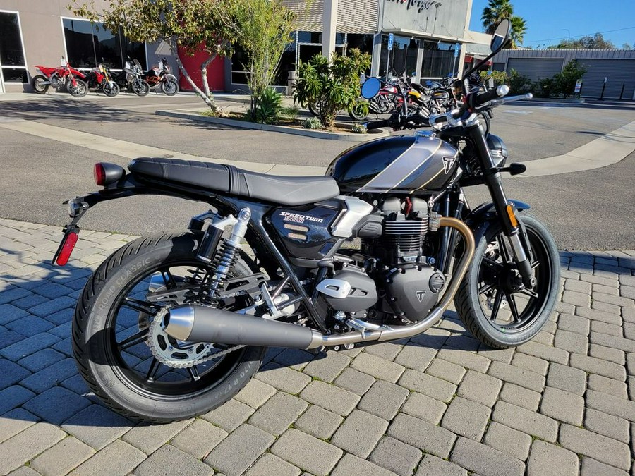 2026 Triumph Speed Twin 900 Phantom Black/Aurum Gold