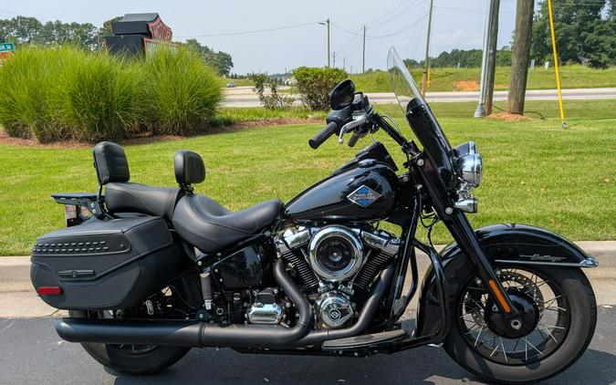 2025 Harley-Davidson® Heritage Classic Vivid Black w/Cast Wheels