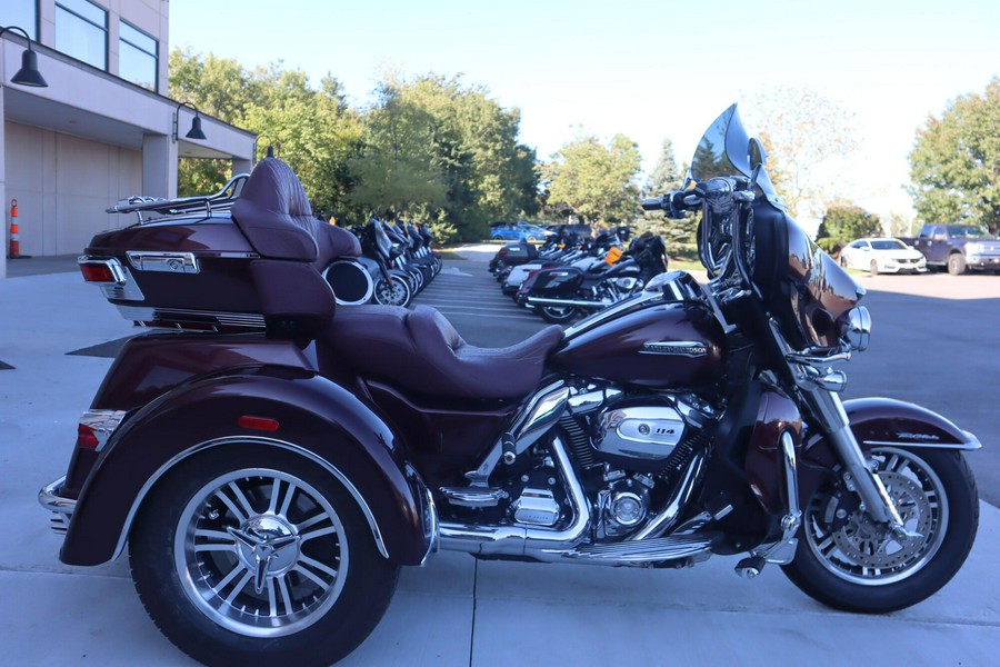 2019 Harley-Davidson Tri Glide Ultra (FLHTCUTG)