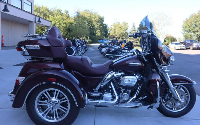 2019 Harley-Davidson Tri Glide Ultra (FLHTCUTG)