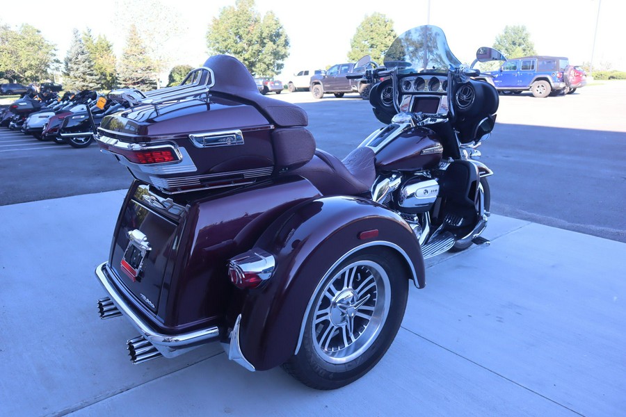 2019 Harley-Davidson Tri Glide Ultra (FLHTCUTG)