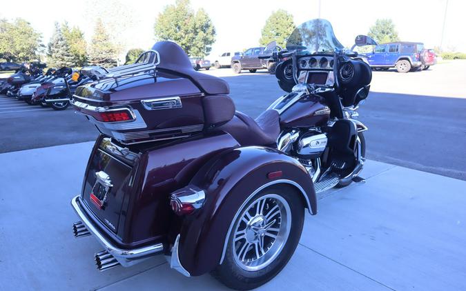 2019 Harley-Davidson Tri Glide Ultra (FLHTCUTG)