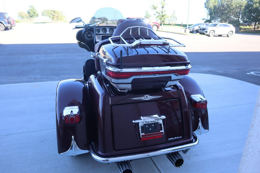 2019 Harley-Davidson Tri Glide Ultra (FLHTCUTG)