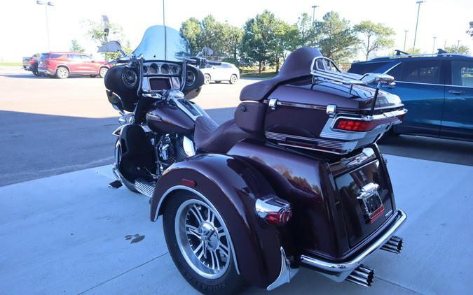 2019 Harley-Davidson Tri Glide Ultra (FLHTCUTG)
