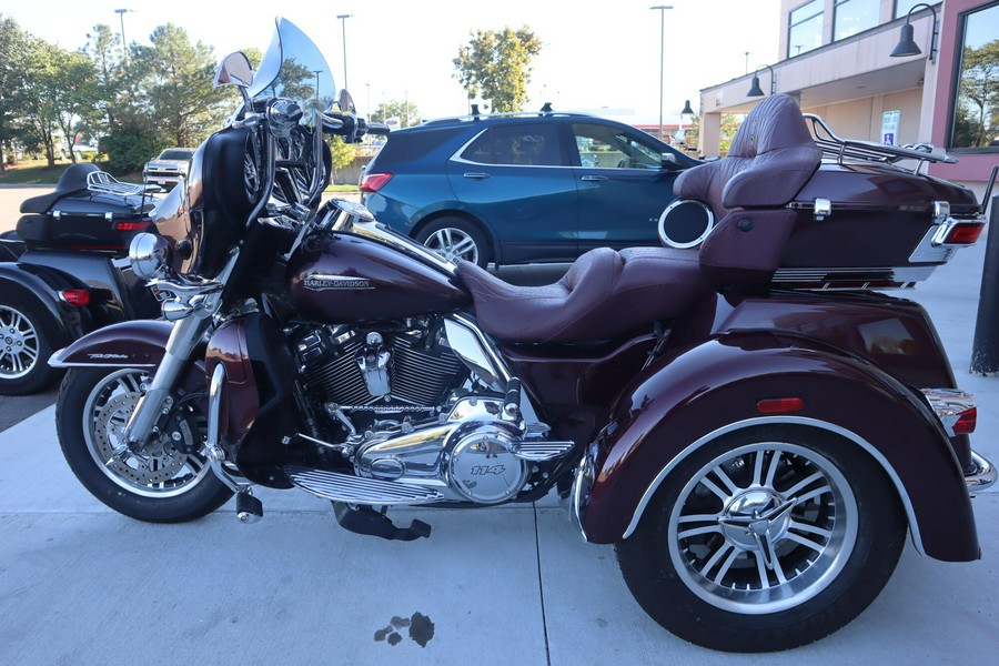2019 Harley-Davidson Tri Glide Ultra (FLHTCUTG)