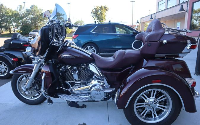 2019 Harley-Davidson Tri Glide Ultra (FLHTCUTG)