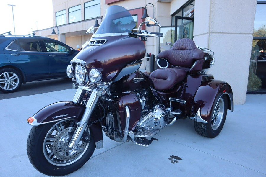 2019 Harley-Davidson Tri Glide Ultra (FLHTCUTG)