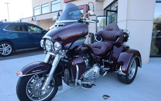 2019 Harley-Davidson Tri Glide Ultra (FLHTCUTG)