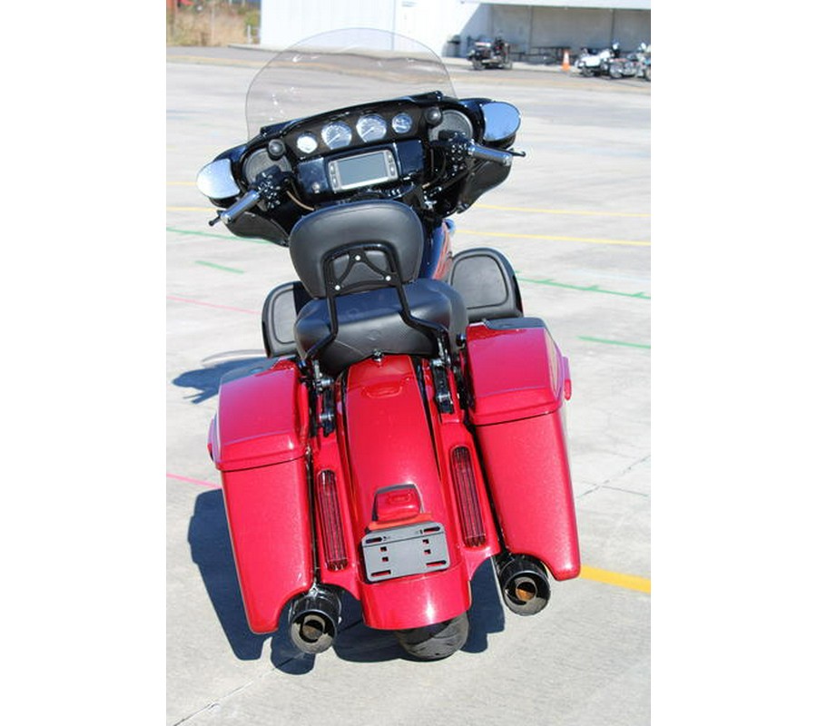 2017 Harley-Davidson® FLHXSE - CVO™ Street Glide®