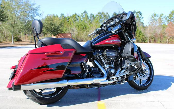 2017 Harley-Davidson® FLHXSE - CVO™ Street Glide®