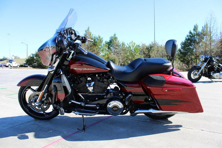 2017 Harley-Davidson® FLHXSE - CVO™ Street Glide®