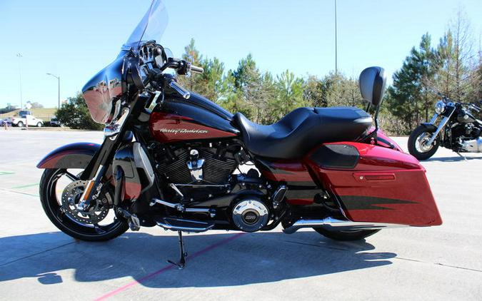 2017 Harley-Davidson® FLHXSE - CVO™ Street Glide®