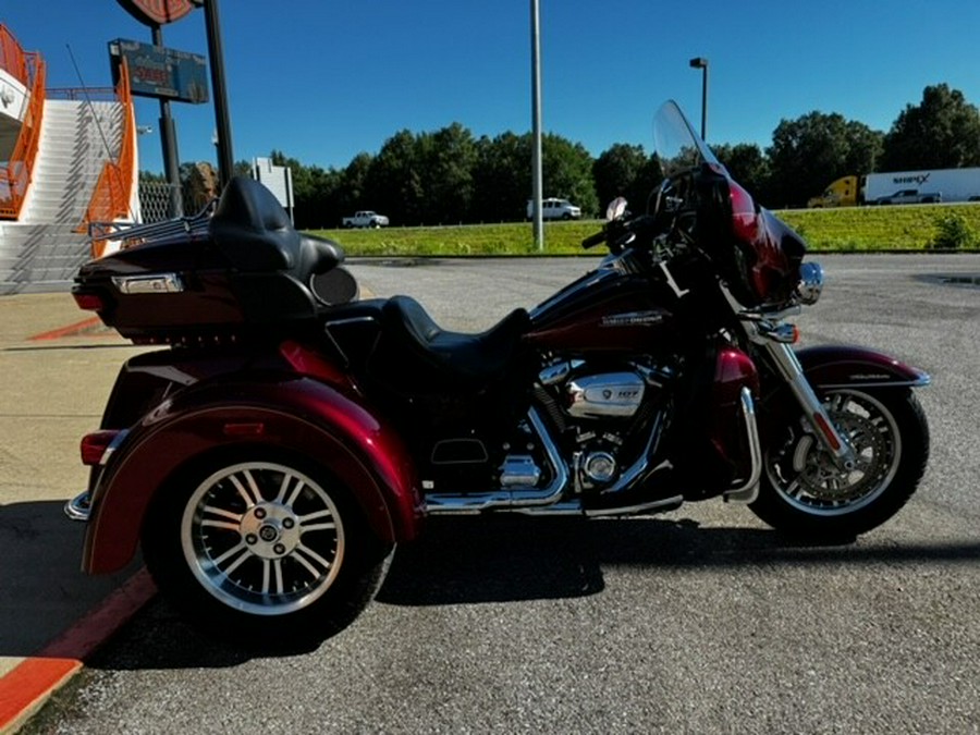 2017 Harley-Davidson Tri Glide Ultra Two-Tone Mysterious Red Sunglo/Velocity