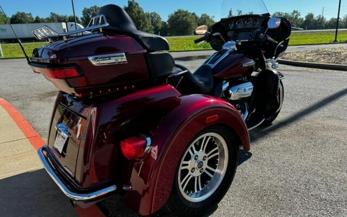 2017 Harley-Davidson Tri Glide Ultra Two-Tone Mysterious Red Sunglo/Velocity