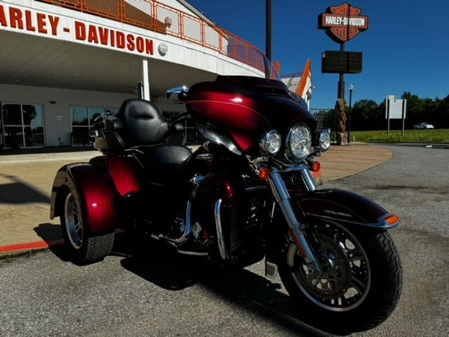 2017 Harley-Davidson Tri Glide Ultra Two-Tone Mysterious Red Sunglo/Velocity