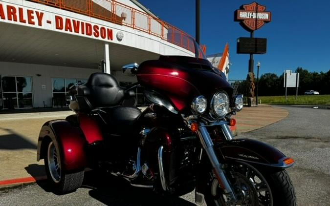 2017 Harley-Davidson Tri Glide Ultra Two-Tone Mysterious Red Sunglo/Velocity