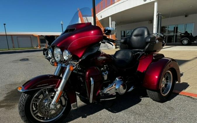 2017 Harley-Davidson Tri Glide Ultra Two-Tone Mysterious Red Sunglo/Velocity