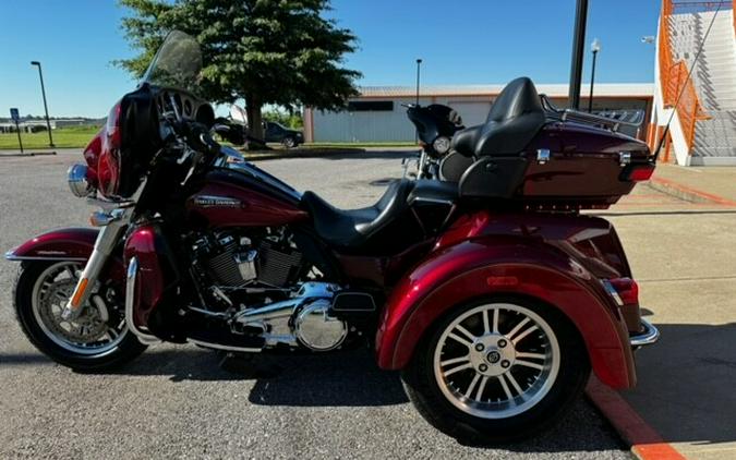 2017 Harley-Davidson Tri Glide Ultra Two-Tone Mysterious Red Sunglo/Velocity